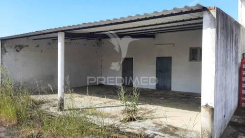 "quintinha" com elevado potencial de 3.437m2 em mil brejos batão – torrão – alcácer do sal