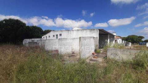 "quintinha" com elevado potencial de 3.437m2 em mil brejos batão – torrão – alcácer do sal