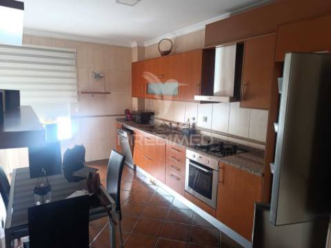 Arrenda-se t2 | urbanização quinta viana
