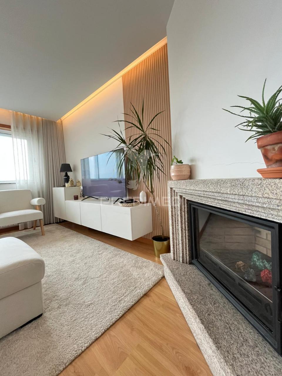 T2 renovado com vista mar | último andar | condominio fechado