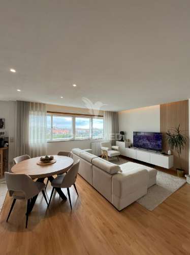 T2 renovado com vista mar | último andar | condominio fechado