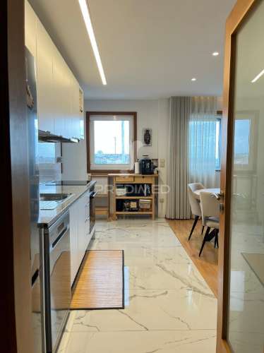 T2 renovado com vista mar | último andar | condominio fechado