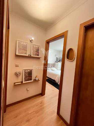 T2 renovado com vista mar | último andar | condominio fechado