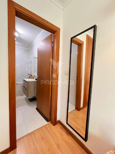 T2 renovado com vista mar | último andar | condominio fechado