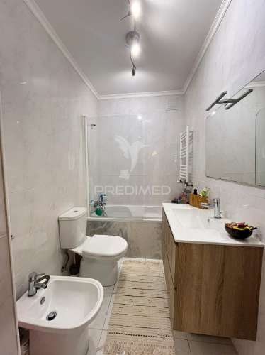 T2 renovado com vista mar | último andar | condominio fechado
