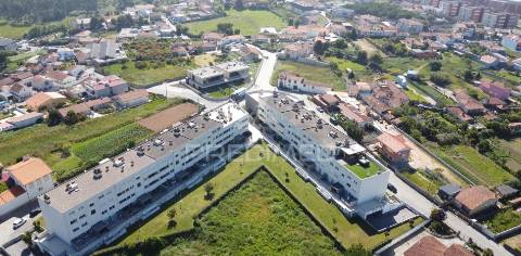 T2 renovado com vista mar | último andar | condominio fechado