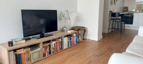 Apartamento t1 na av. general humberto delgado, monte abraão, renovado e pronto a habitar.