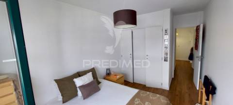 Apartamento t1 na av. general humberto delgado, monte abraão, renovado e pronto a habitar.