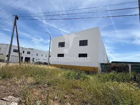 Armazém para venda com 200 m2 na zil 2 em sines
