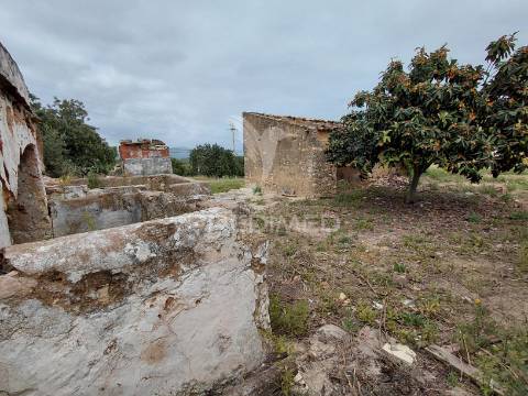 Moradia para reconstrução com terreno de 1.294 m² - próximo de olhão e faro