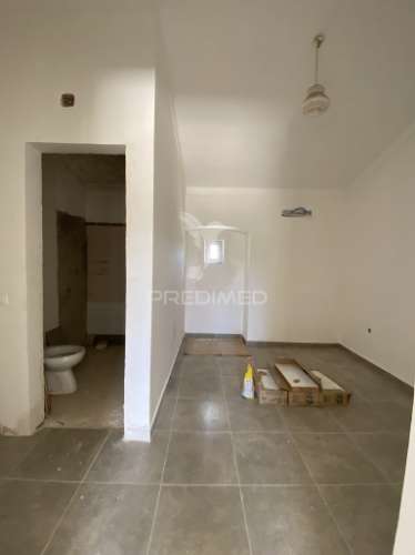 Moradia t2 com logradouro, remodelada, em são brás dos matos, alandroal