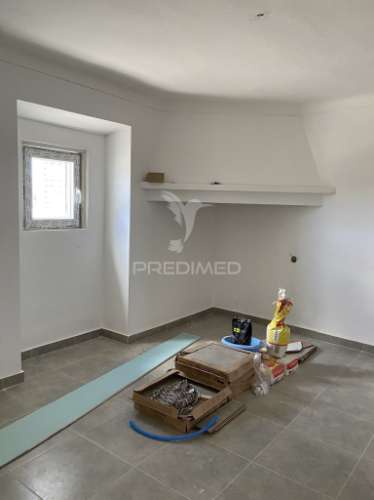 Moradia t2 com logradouro, remodelada, em são brás dos matos, alandroal