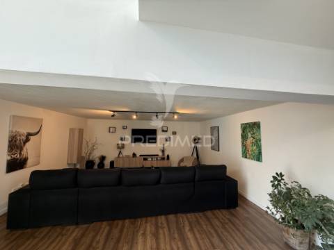 Moradia t4 no centro de arneiro das milhariças – santarém