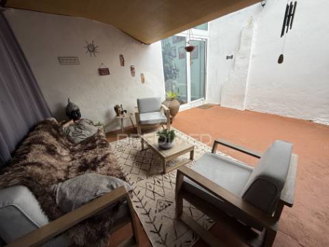 Moradia t4 no centro de arneiro das milhariças – santarém