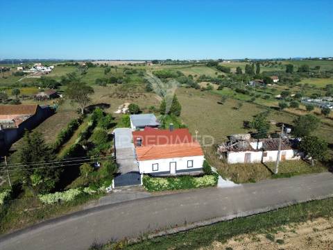 Moradia t3 com terreno e poço casével - santarém