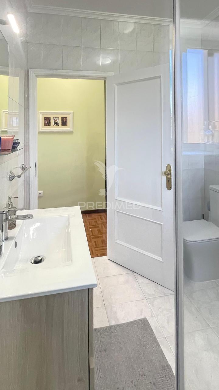 Vende-se t2 em valpedre - penafiel