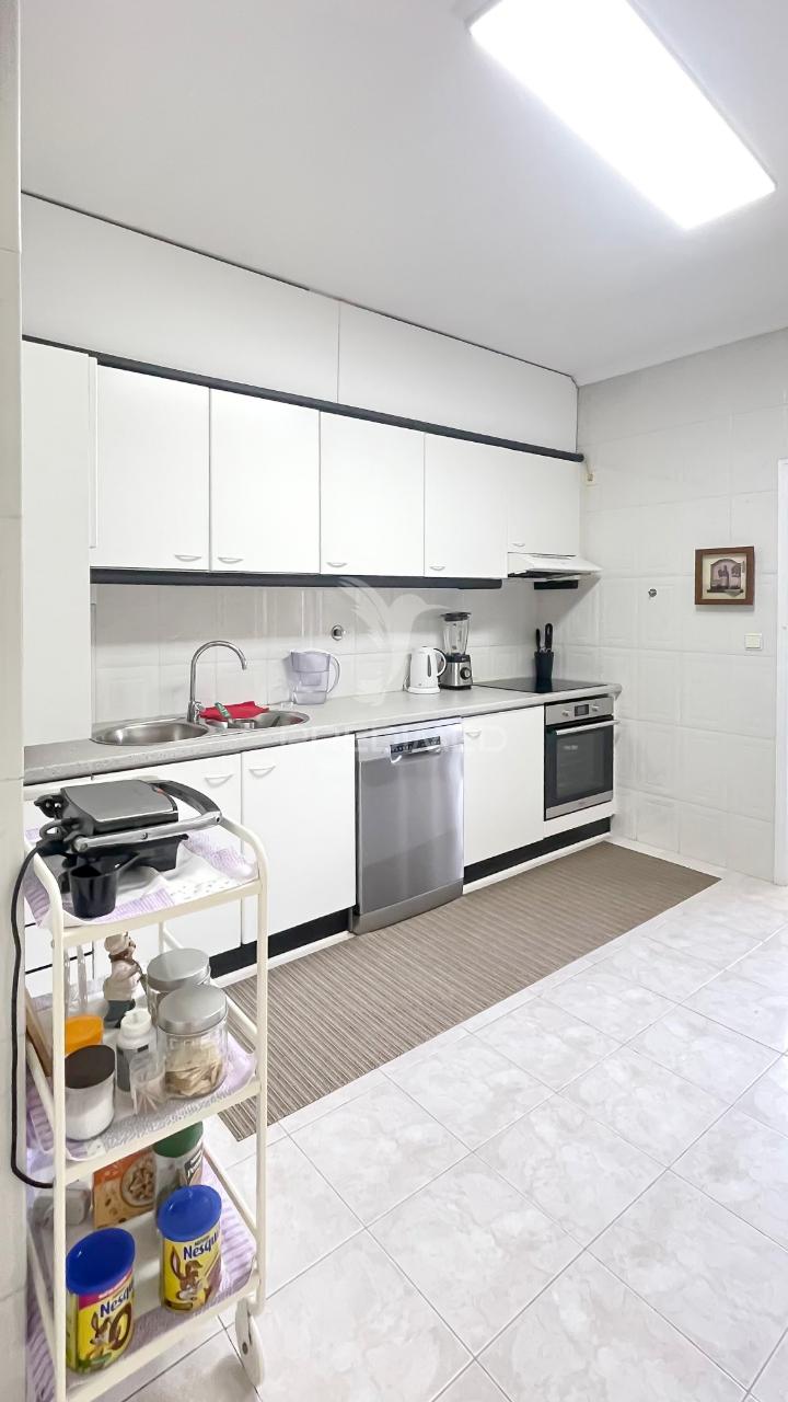 Vende-se t2 em valpedre - penafiel