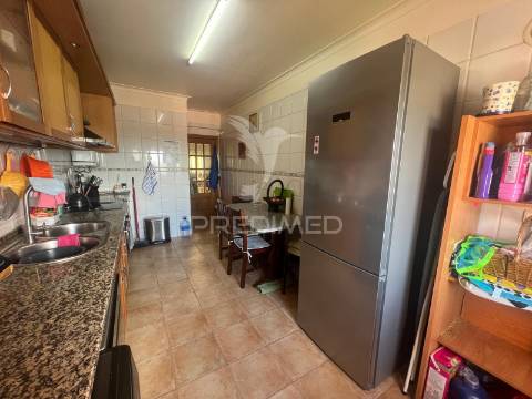 Apartamento t3 com garagem e arrecadação – urbanização quinta dos fidalguinhos
