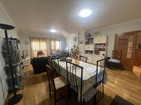 Apartamento t3 com garagem e arrecadação – urbanização quinta dos fidalguinhos