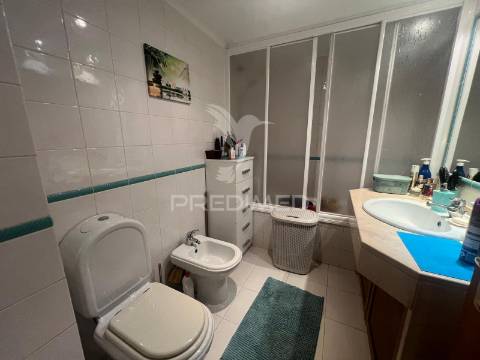 Apartamento t3 com garagem e arrecadação – urbanização quinta dos fidalguinhos