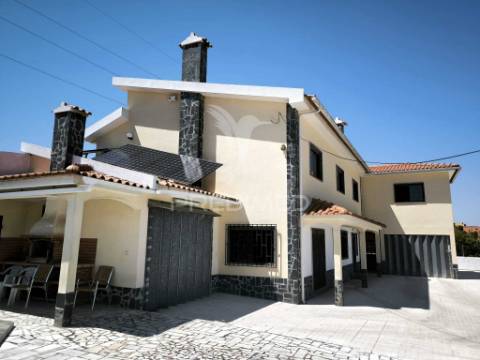 Moradia independente associa o luxo e espaço à privacidade