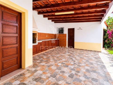 Moradia t3 | quintal e garagem em olhão