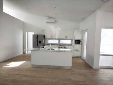 Moradia t3 térrea com piscina no alto do índio – sobreda