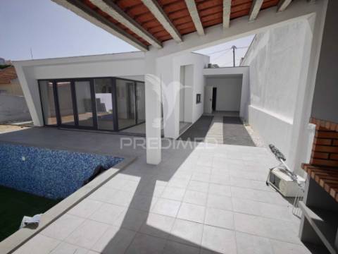 Moradia t3 térrea com piscina no alto do índio – sobreda