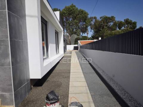 Moradia t3 térrea com piscina no alto do índio – sobreda