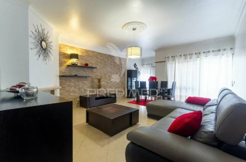 Apartamento t3 com excelente localização, massamá