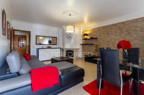 Apartamento t3 com excelente localização, massamá
