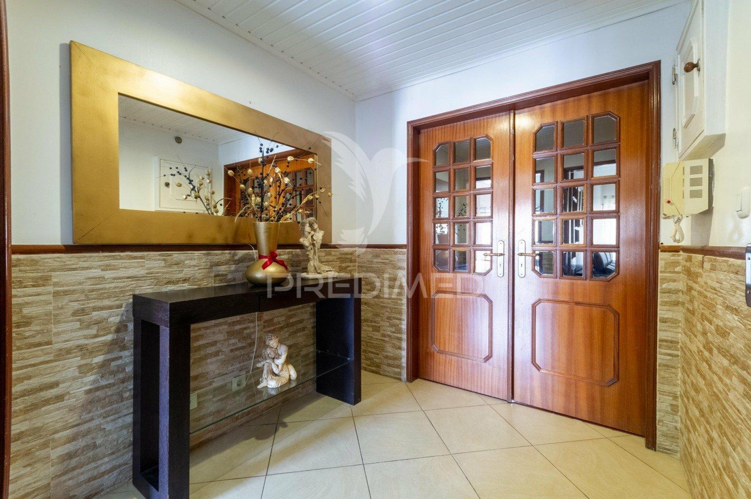 Apartamento t3 com excelente localização, massamá