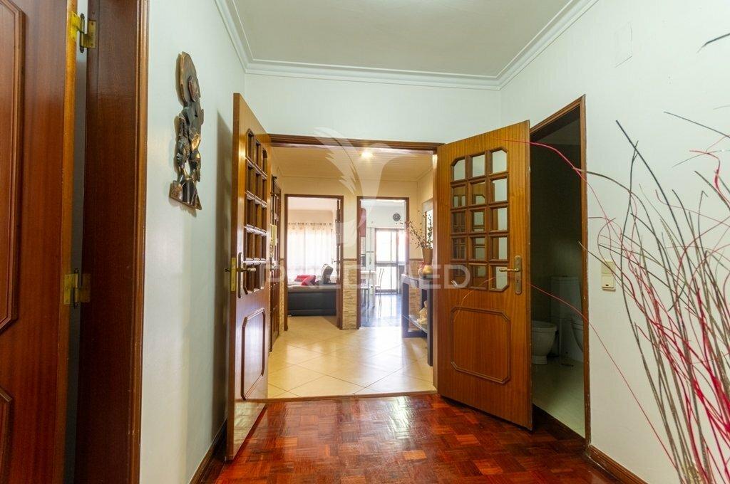 Apartamento t3 com excelente localização, massamá