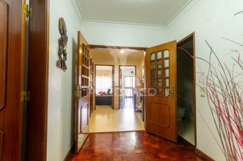 Apartamento t3 com excelente localização, massamá