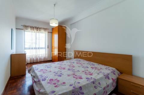 Apartamento t3 com excelente localização, massamá