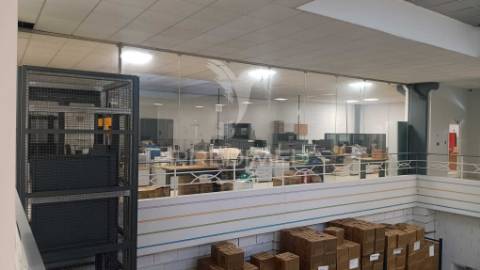 Arrendar armazém e escritorio 1700m2 excelentes condições, sintra