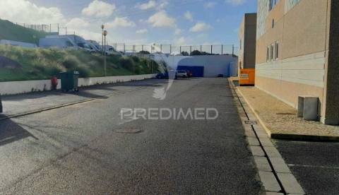 Arrendar armazém e escritorio 1700m2 excelentes condições, sintra