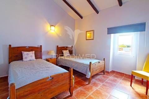 Moradia t4 exclusiva com piscina, lago e terreno de 7450m²