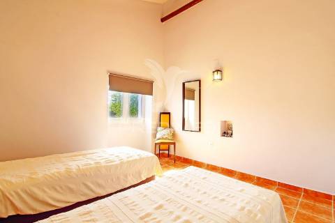 Moradia t4 exclusiva com piscina, lago e terreno de 7450m²