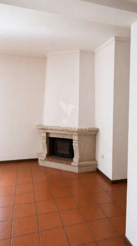 Apartamento t3 em alcobaça para investimento.
