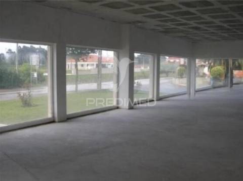Loja comercial com garagem e arrumos | oliveira do bairro