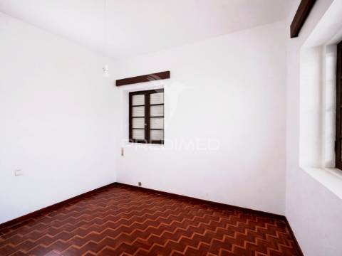Moradia antiga t3 isolada | centro da gafanha da nazaré | jardim | anexos | potencial de construção em altura