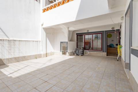 Moradia unifamilar t4- com garagem, quintal e terraço !