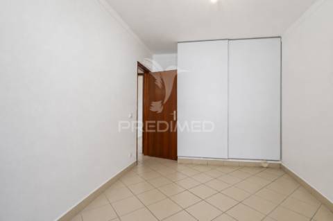 Moradia unifamilar t4- com garagem, quintal e terraço !