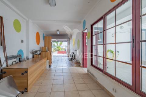 Moradia unifamilar t4- com garagem, quintal e terraço !
