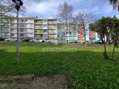 T2 c/ parqueamento em cavaleira sintra