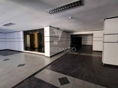 Moradia t6 de luxo com piscina e 4.857m² de terreno em belas | sintra