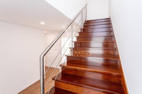 Moradia t4 nova em tires | design contemporâneo | eficiência energética a | zona residencial exclusiva