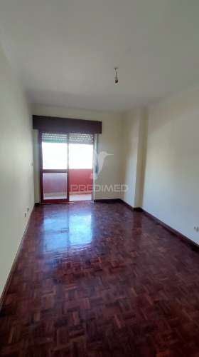 Apartamento t2 com parqueamento