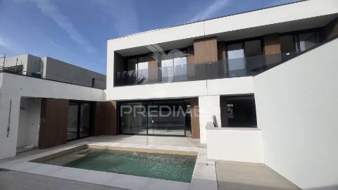 Moradias de luxo t3+1 com piscina- turiz, vila verde (lote-3)